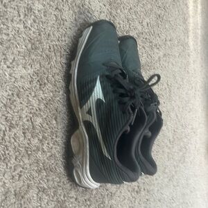 Mizuno baseball turf sneakers used for 1 season 7.5 US gray and white mens